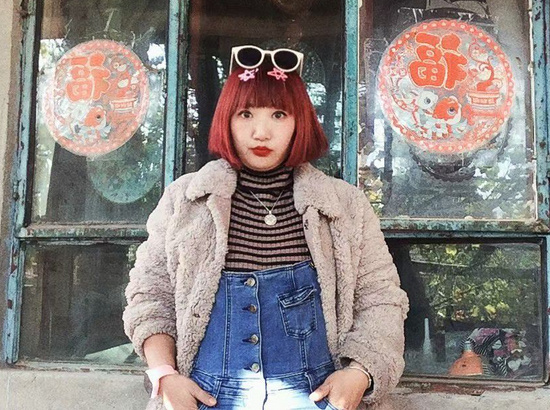 李小萌嘴角上扬