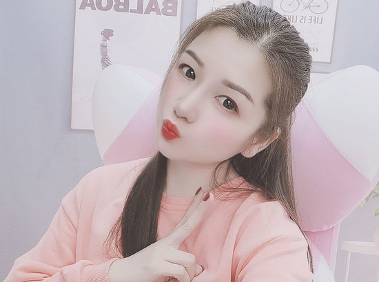 丽娜爱唱歌