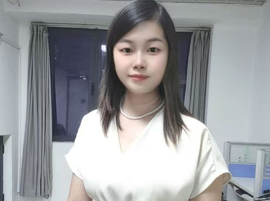 芳芳一个人